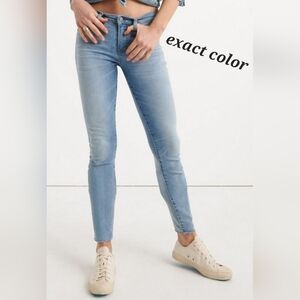 Lucky, size 6 (or 28). Light wash "Ava" skinny jeans